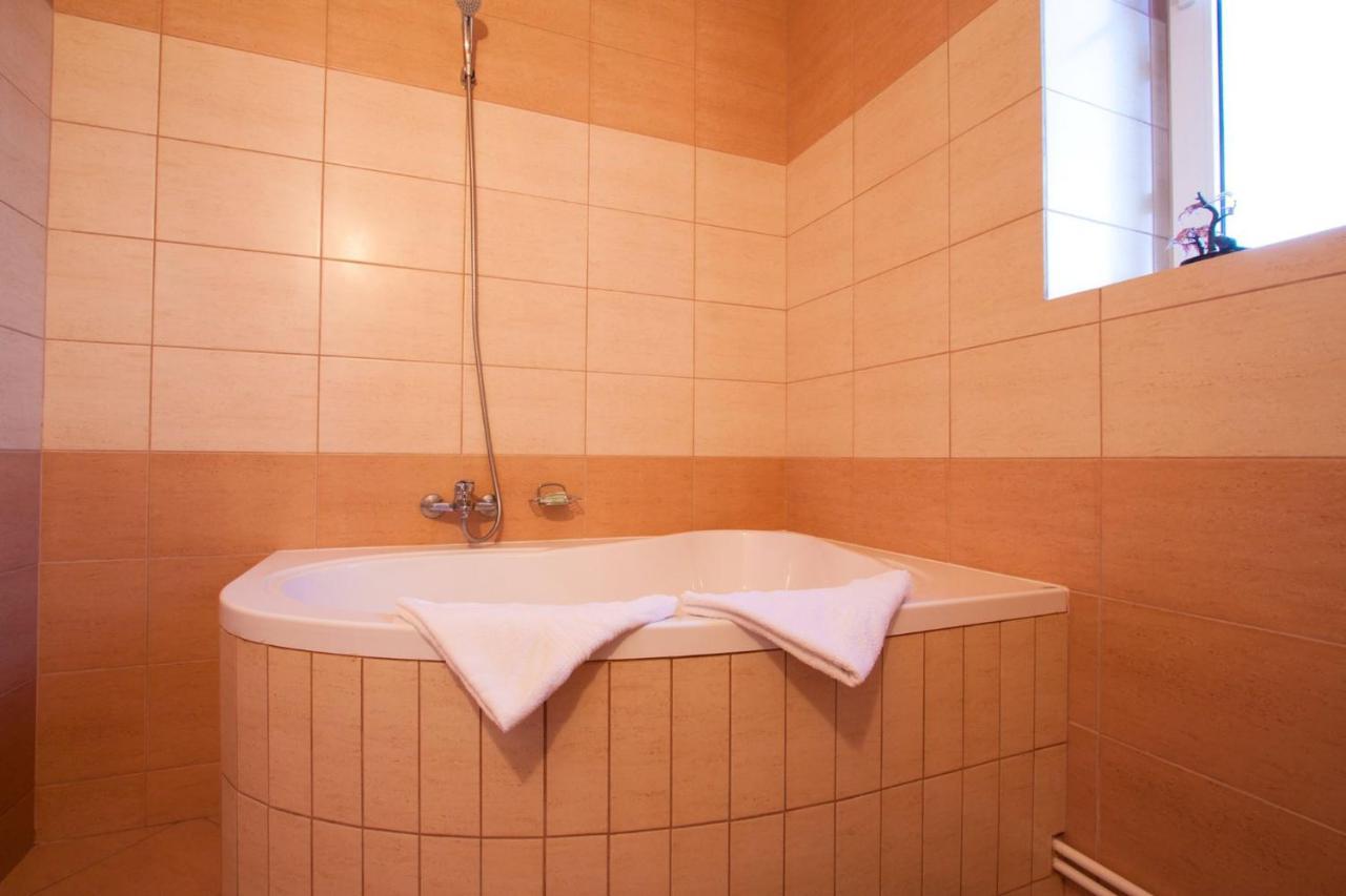 Filo Hotel Gyergyószentmiklós Kültér fotó
